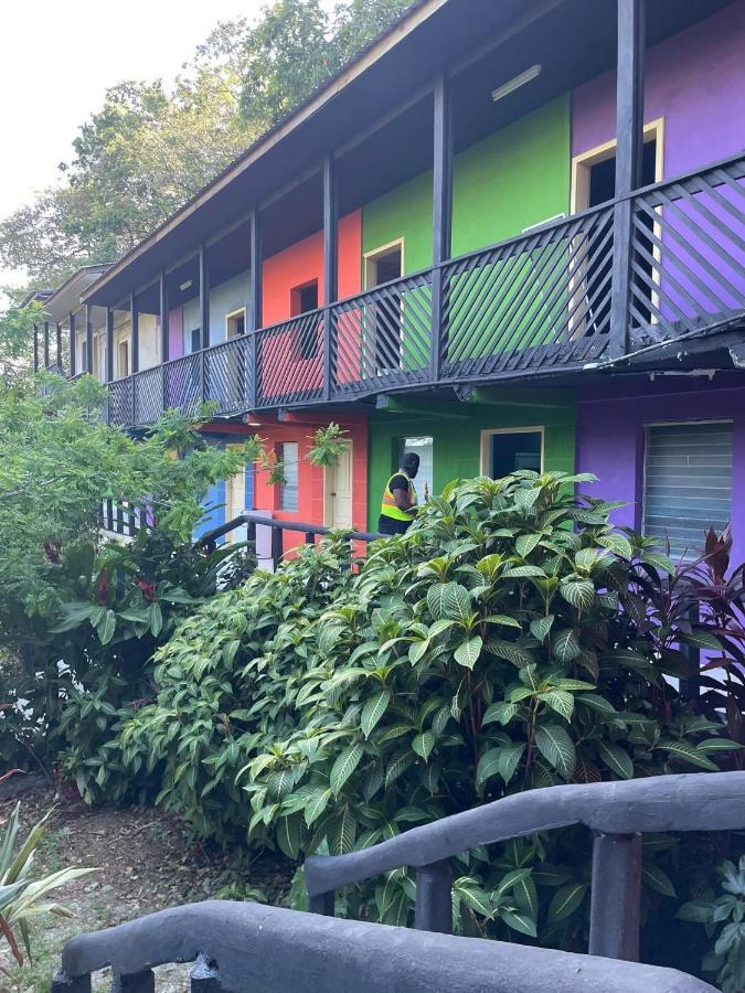 Airport Inn Roatan Coxen Hole Exterior foto